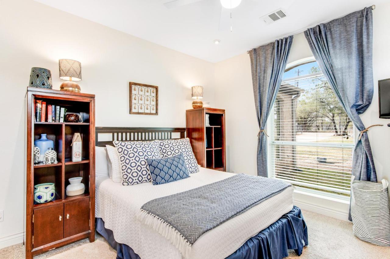Villa Cliff Side Oasis Spicewood Esterno foto
