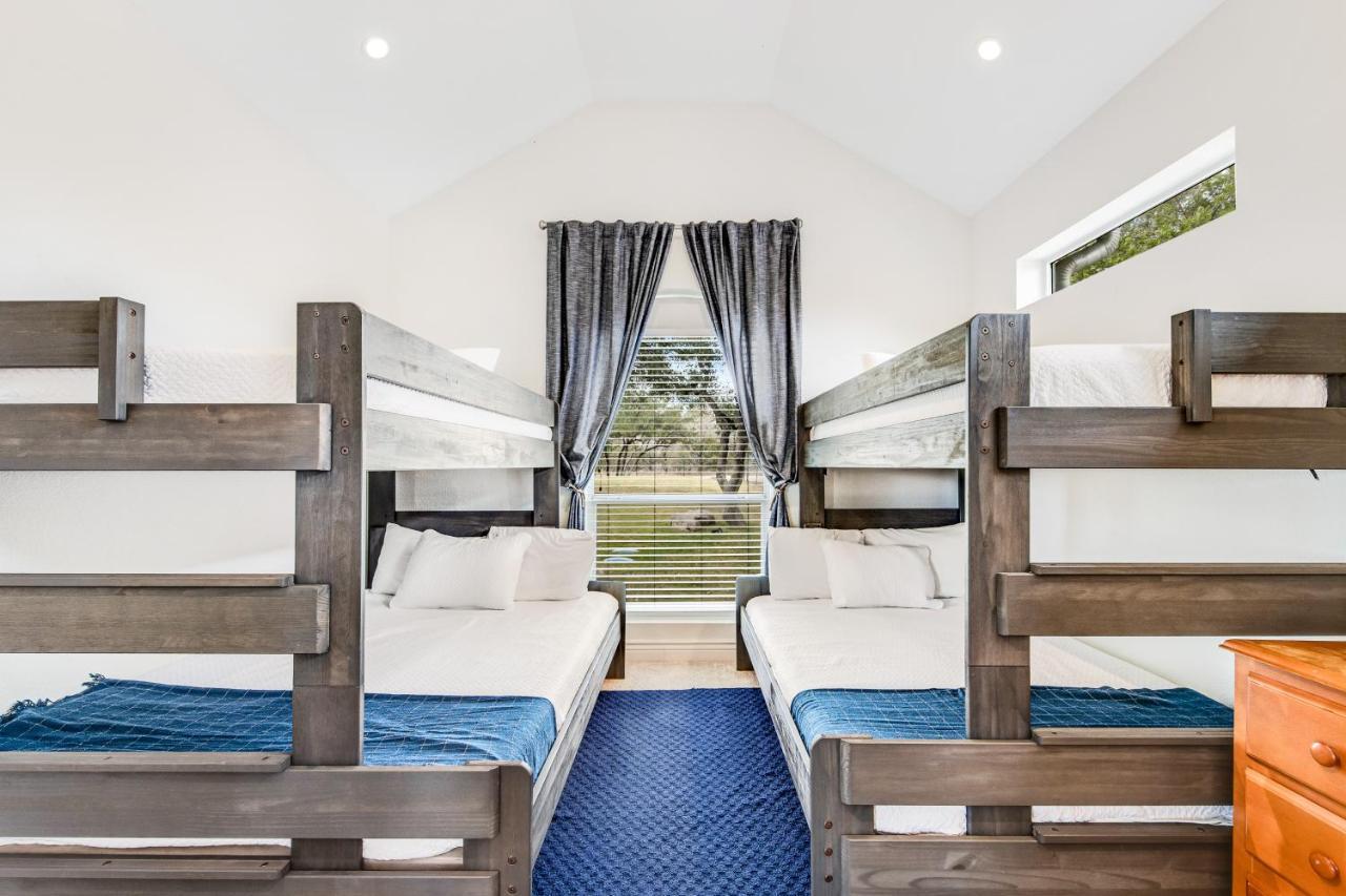Villa Cliff Side Oasis Spicewood Esterno foto